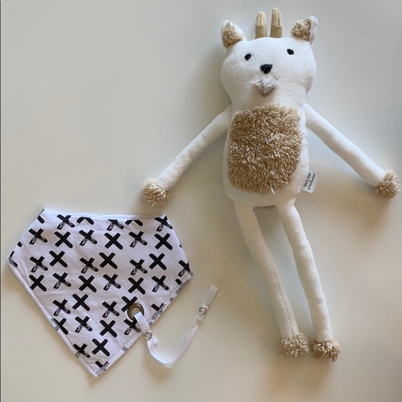 bandana bib with pacifier clip - Picture 3 of 8